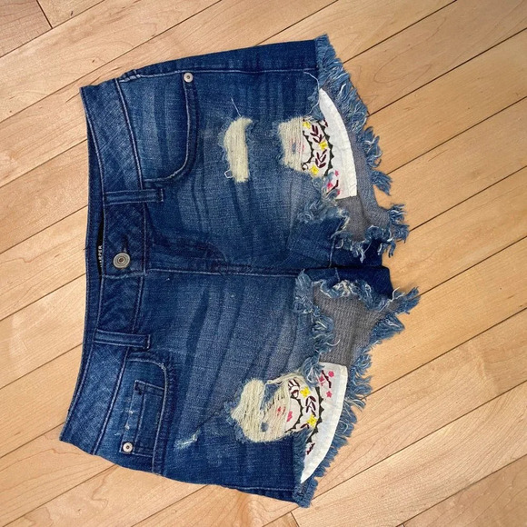 HARPER Embroidered Cut Off Distressed Denim Shorts - 25 - Picture 6 of 6